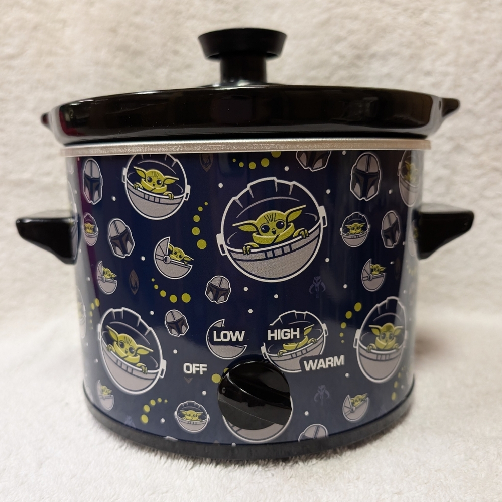 Star Wars Mandalorian Child 2 Quarts Slow Cooker.  BRAND NEW IN BOX